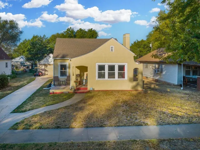 $103,000 | 1114 North B Street, Wellington, KS 67152