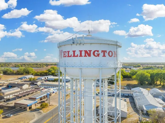 $103,000 | 1114 North B Street, Wellington, KS 67152