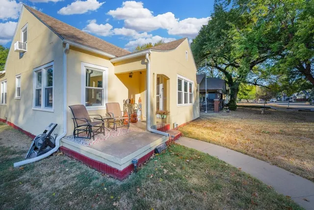 $103,000 | 1114 North B Street, Wellington, KS 67152