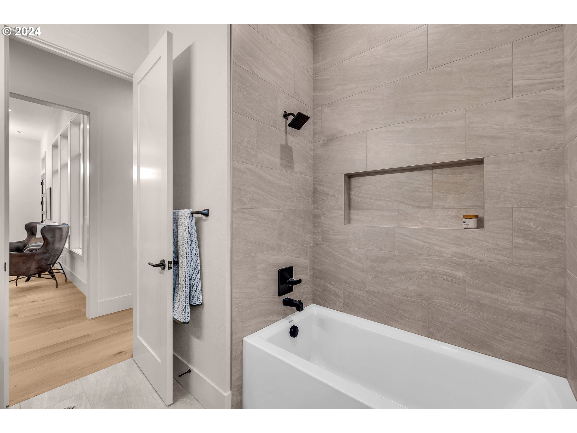2507 Northeast 178th Street Ridgefield, WA 98642 - Photo 41 of 48 a bathroom with a bathtub