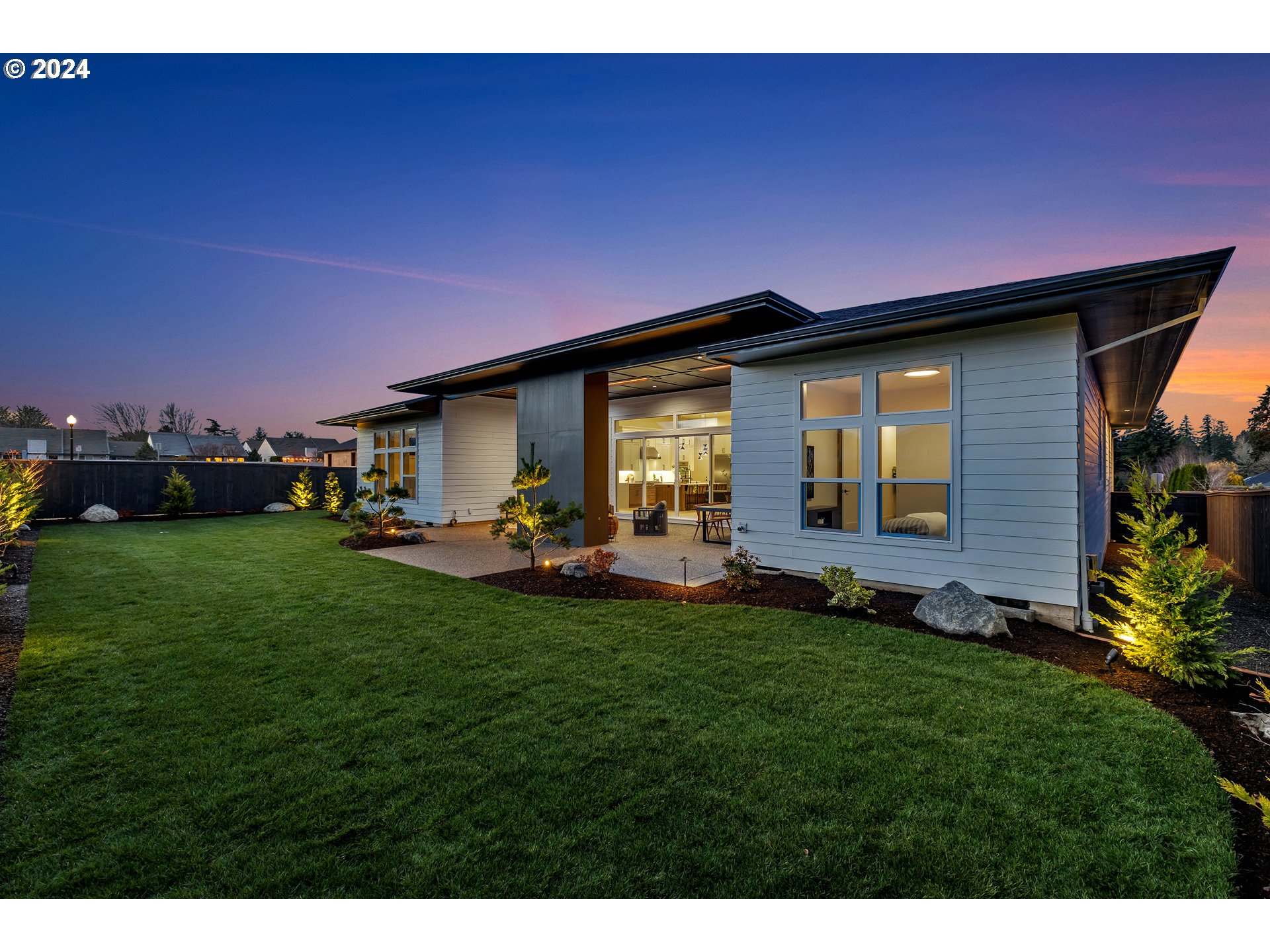 2507 Northeast 178th Street Ridgefield, WA 98642 - Photo 45 of 48 a front view of a house with garden
