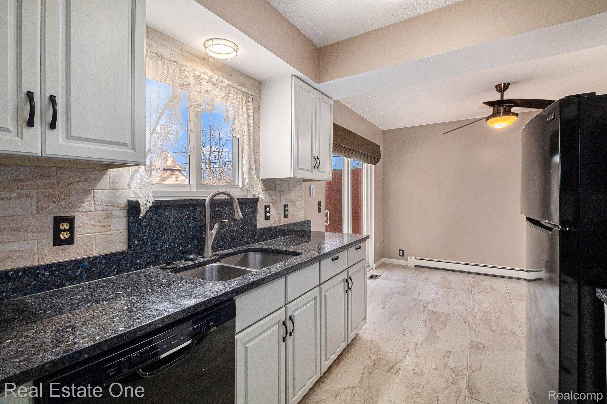 4353 Edmore Road Waterford, MI 48329 - Photo 11 of 30 Gallery Image 11