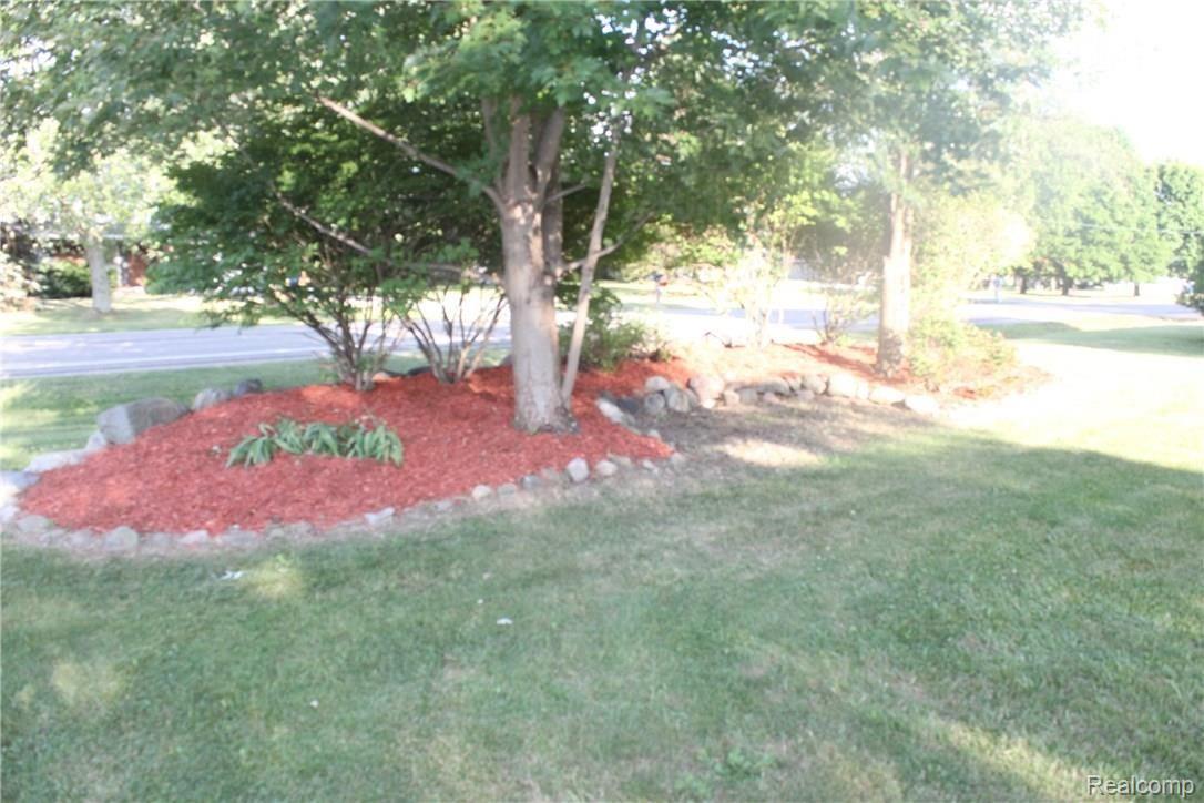 6204 Torrey Road Flint, MI 48507 - Photo 2 of 47 IMG_7507.JPG