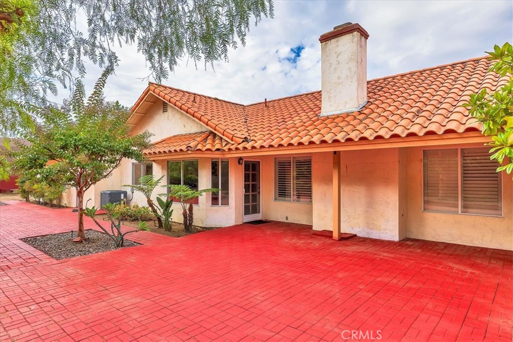 1766 Rabbit Hill Fallbrook, CA 92028 - Photo 43 of 75 a front view of a house with patio