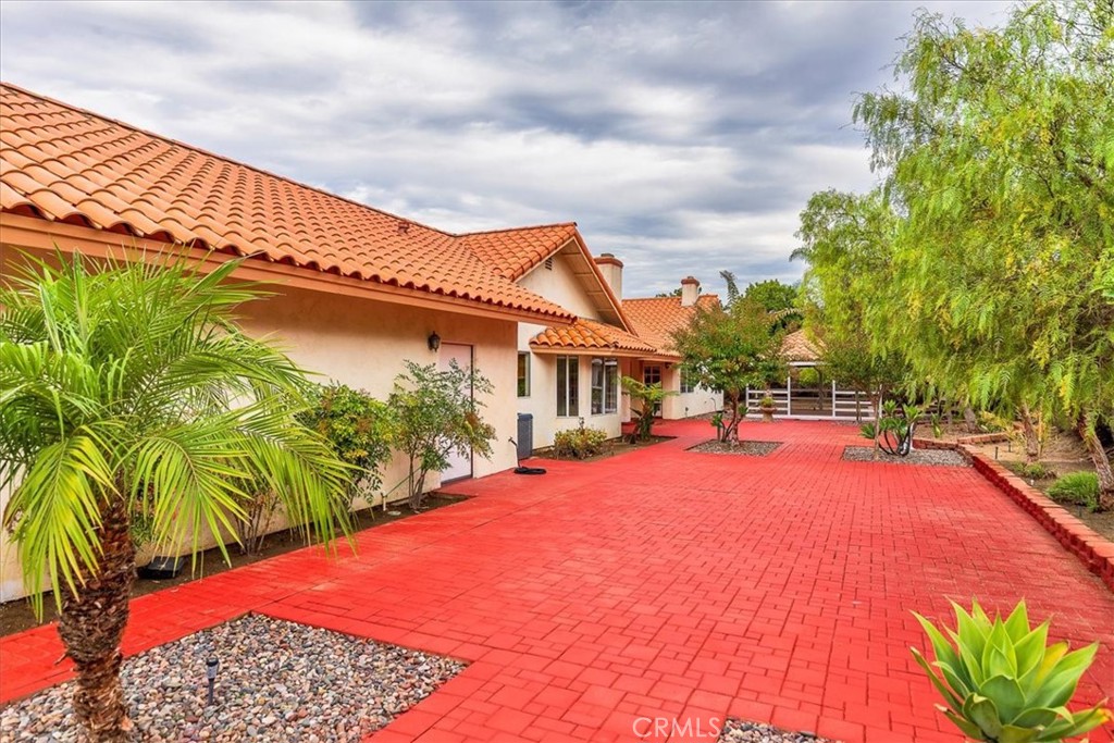 1766 Rabbit Hill Fallbrook, CA 92028 - Photo 49 of 75 a patio with table and chairs and potted plants with sky view