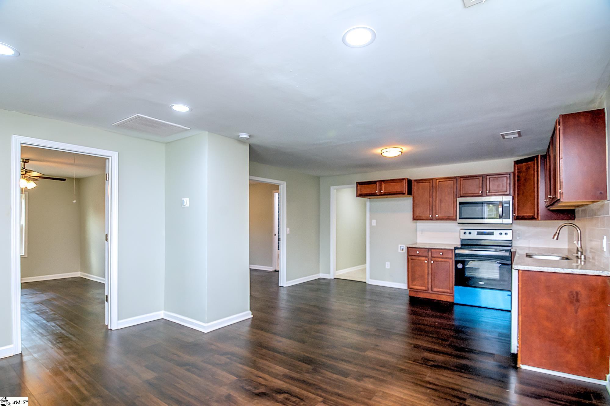 21 Hunt Street Greenville, SC 29611 - Photo 12 of 33