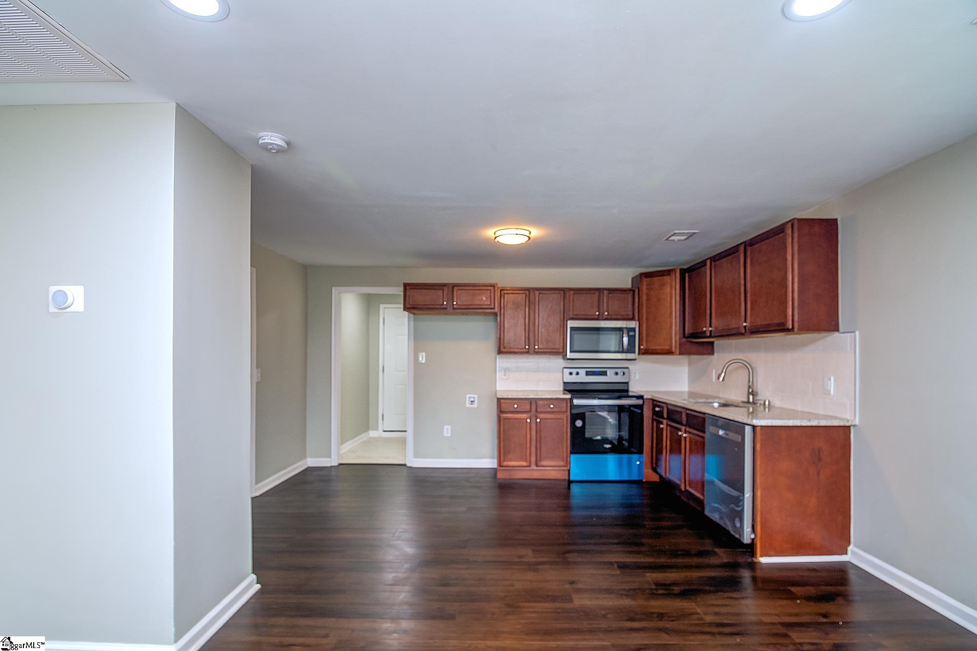 21 Hunt Street Greenville, SC 29611 - Photo 14 of 33