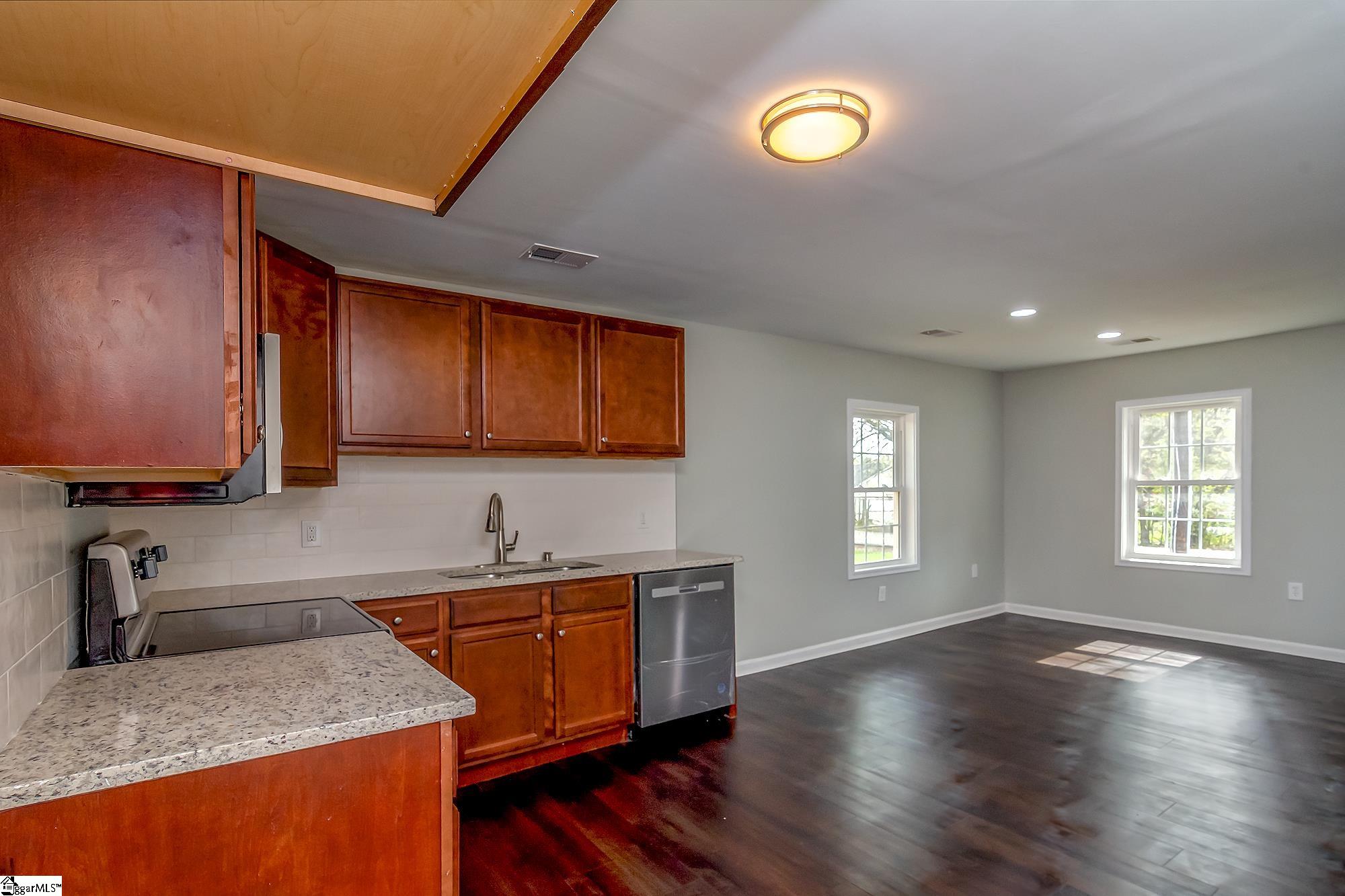 21 Hunt Street Greenville, SC 29611 - Photo 16 of 33