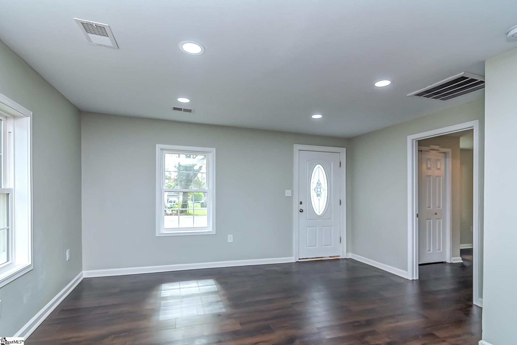 21 Hunt Street Greenville, SC 29611 - Photo 3 of 33