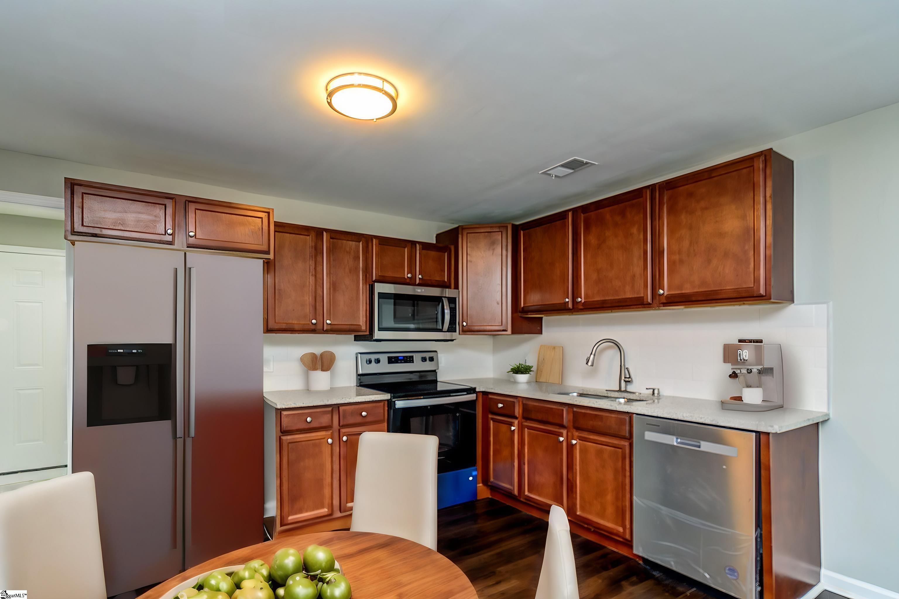 21 Hunt Street Greenville, SC 29611 - Photo 4 of 33