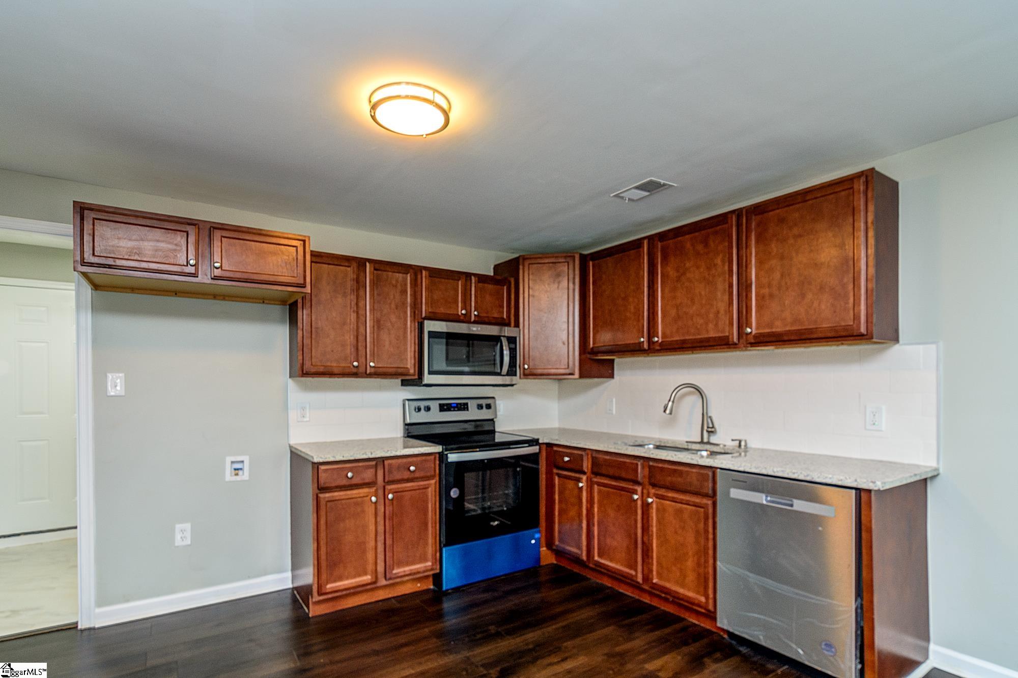 21 Hunt Street Greenville, SC 29611 - Photo 5 of 33