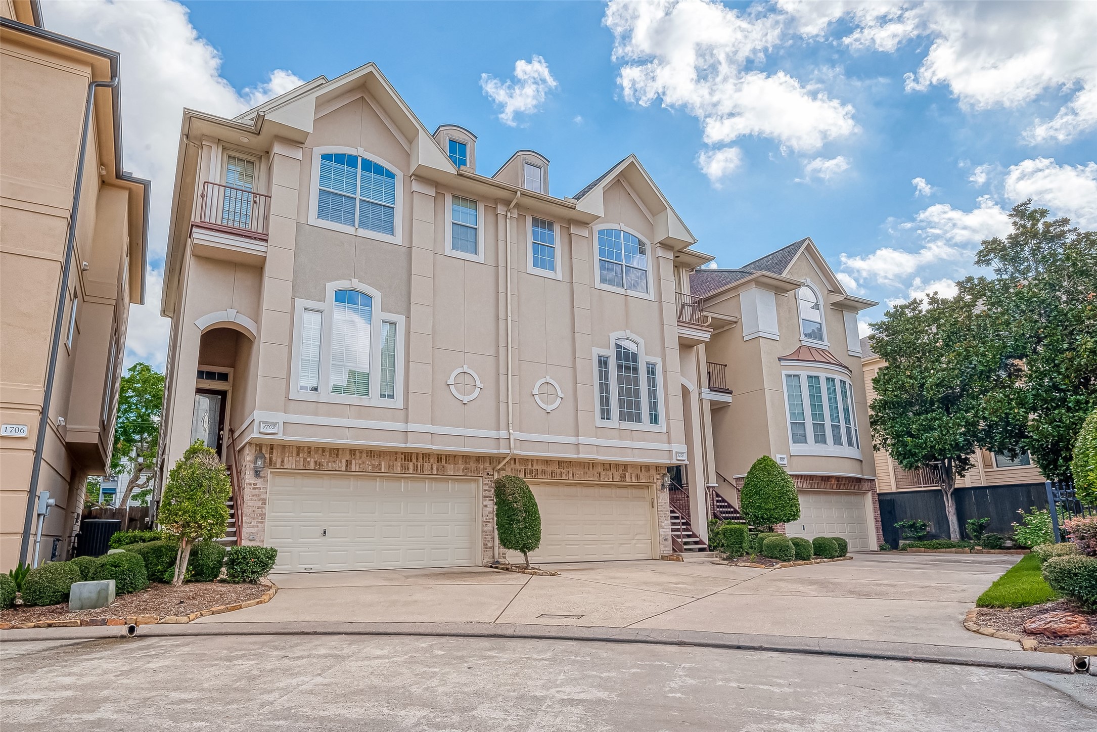 2150 Stacy Knoll Houston, TX 77008 - Photo 2 of 40