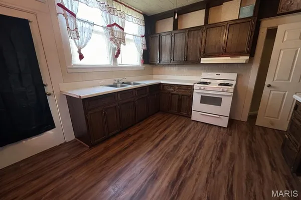 $175,000 | 821 12th Street, Highland, IL 62249