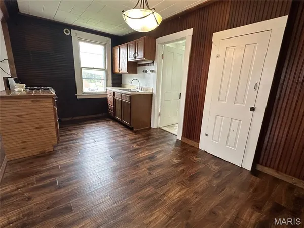 $175,000 | 821 12th Street, Highland, IL 62249