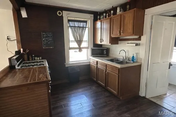 $175,000 | 821 12th Street, Highland, IL 62249