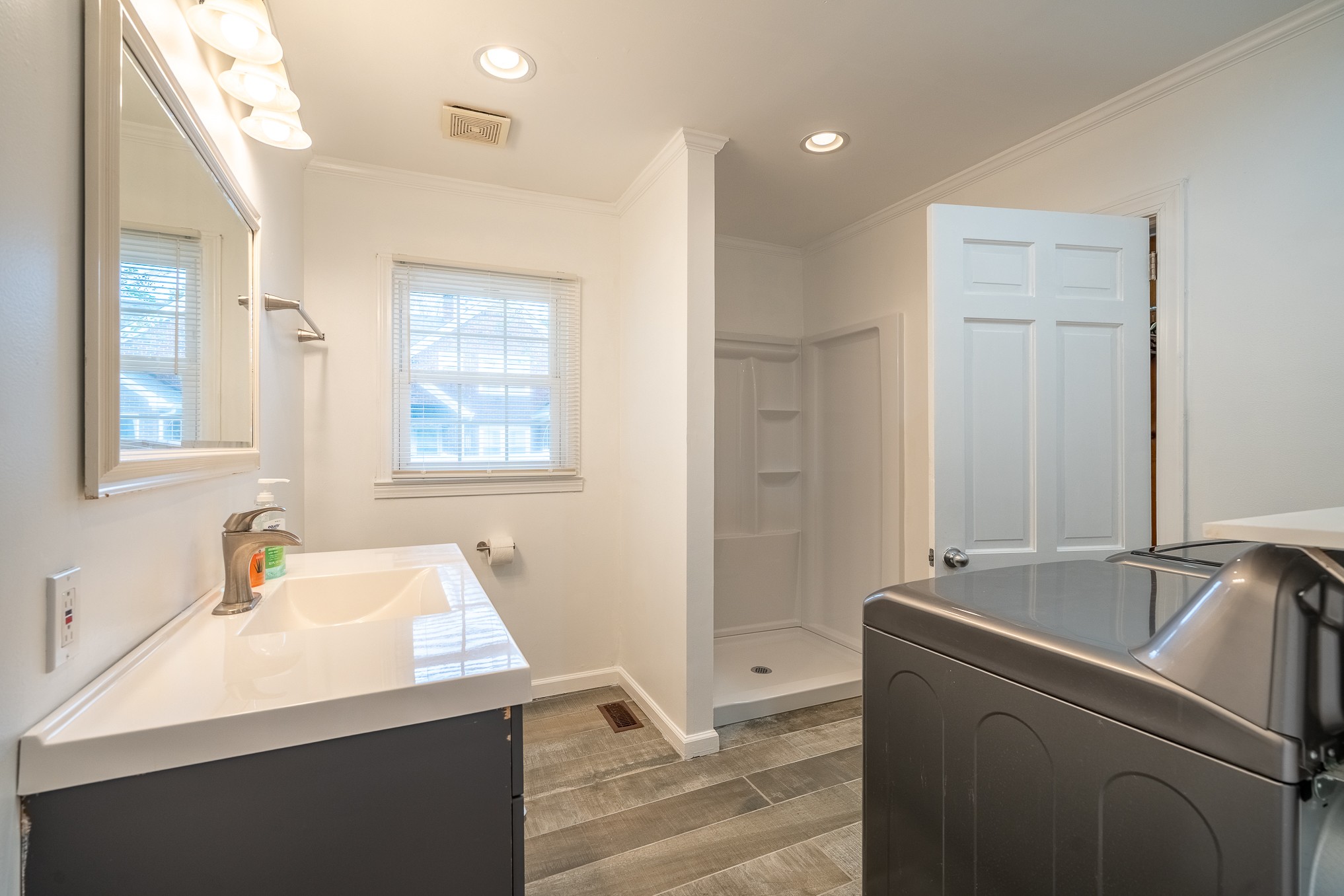 523 Highland Avenue Pulaski, TN 38478 - Photo 25 of 44 a bathroom with a sink and a bathtub