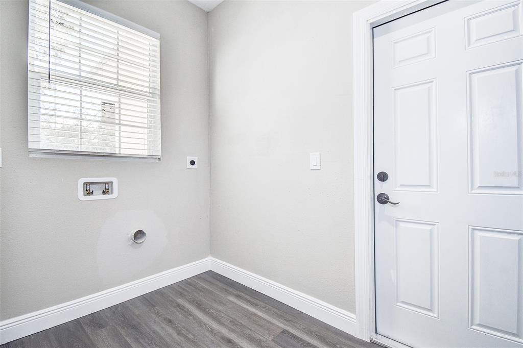 16519 US Highway 41 Spring Hill, FL 34610 - Photo 26 of 37 a view of a small space with wooden floor and a window