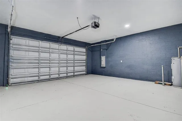 $319,900 | 16519 US Highway 41, Spring Hill, FL 34610