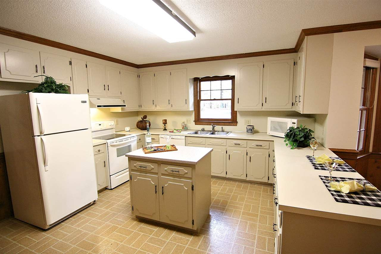 2816 Mattlyn Court Raleigh, NC 27613 - Photo 9 of 25 A Real Chef's Kitchen with Abundant Cabinets Kitchen