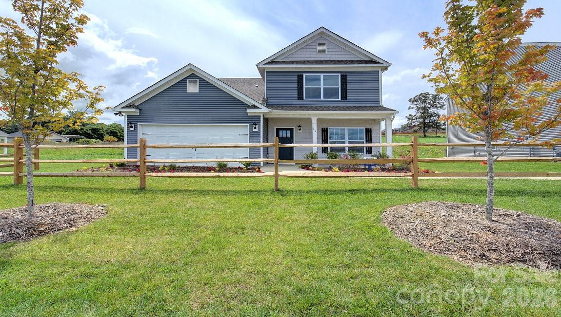 a view of a house with a yard