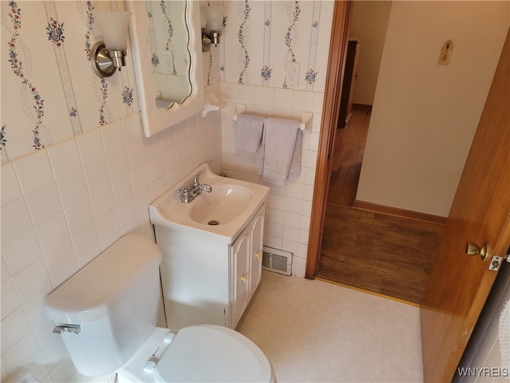 4022 Lewiston Road Niagara Falls, NY 14305 - Photo 12 of 27