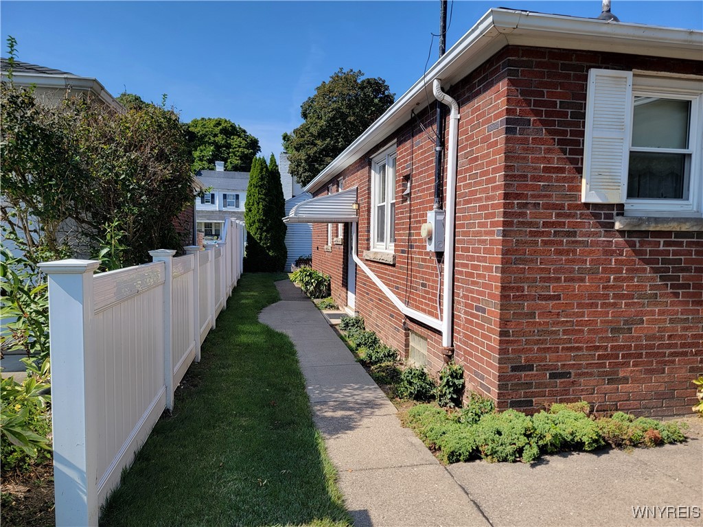 4022 Lewiston Road Niagara Falls, NY 14305 - Photo 3 of 27