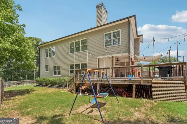 a view of a house with a backyard