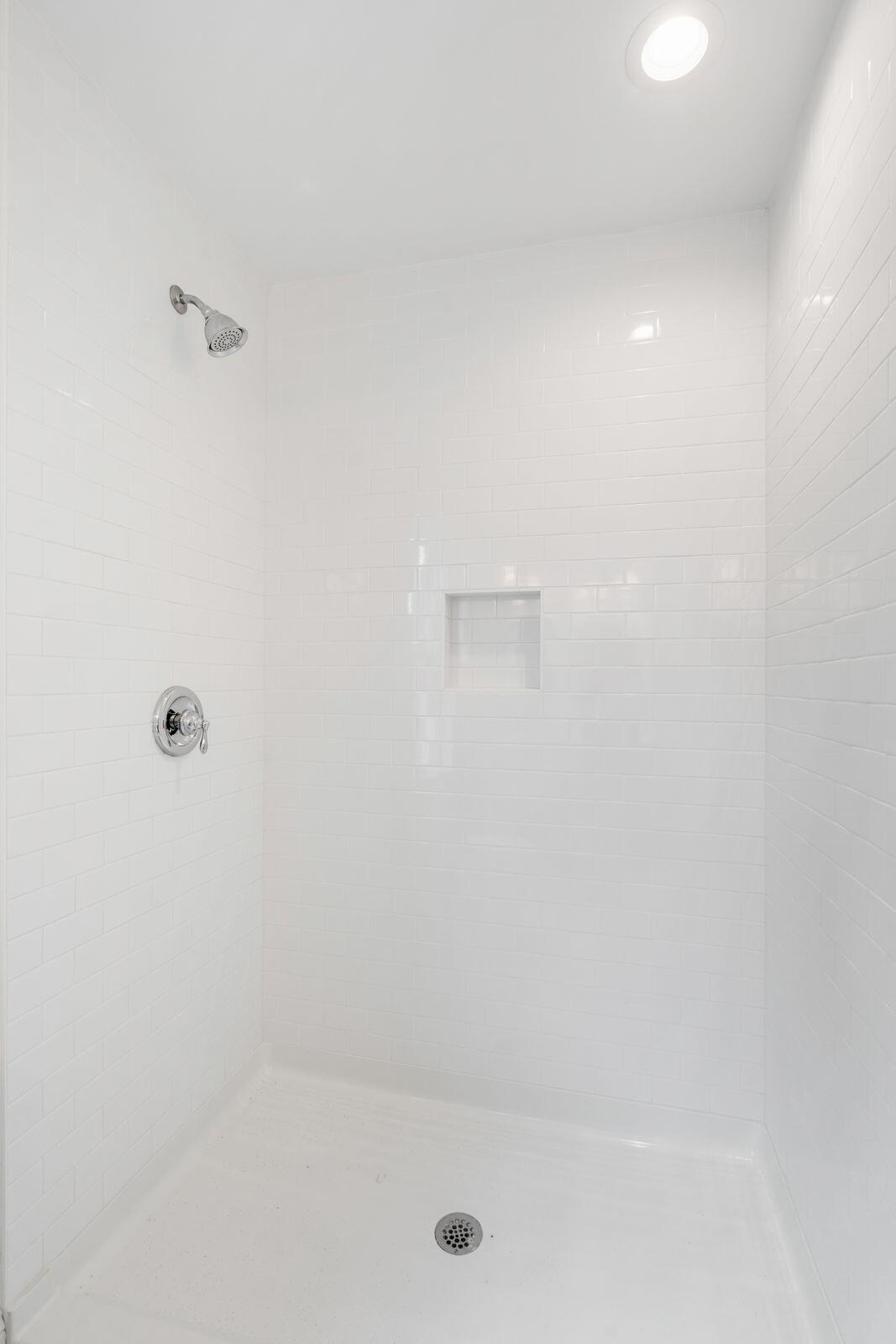72 Drake Street, Unit B Charleston, SC 29403 - Photo 24 of 45 68_72DrakeStUnitB-KeenEyeMarketing-068