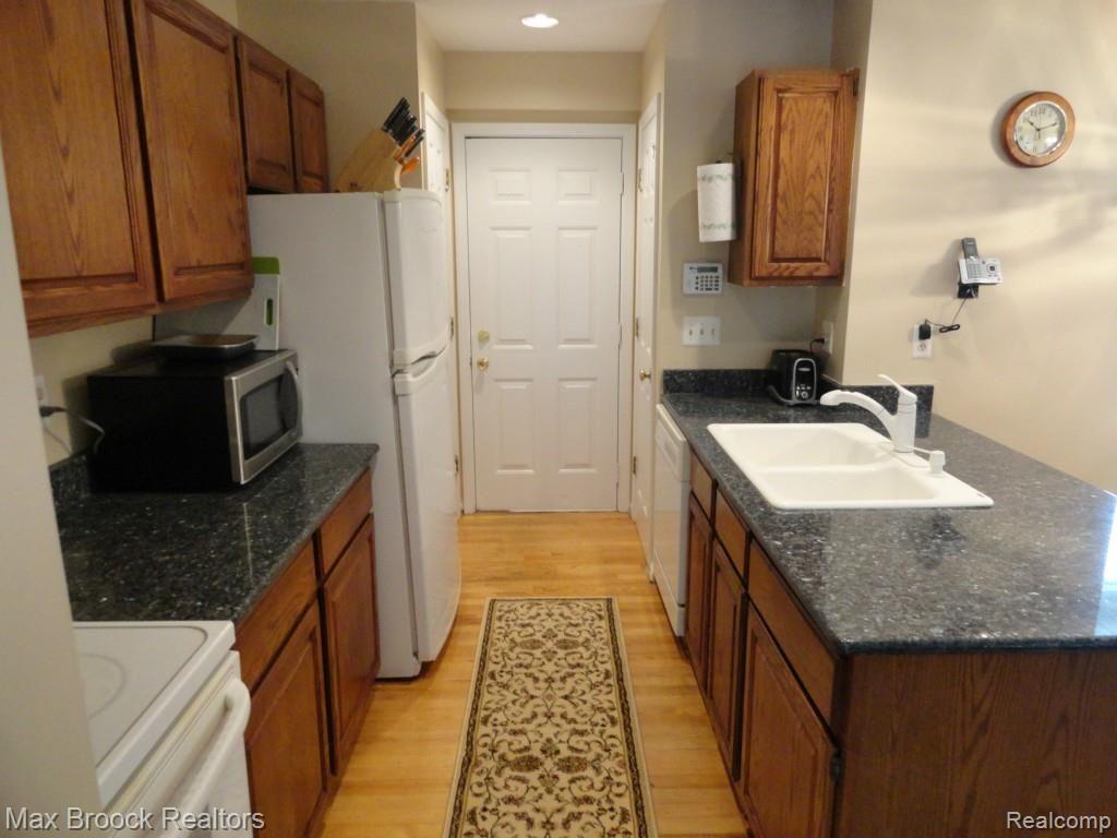 2071 North Fairview Lane Rochester Hills, MI 48306 - Photo 15 of 40