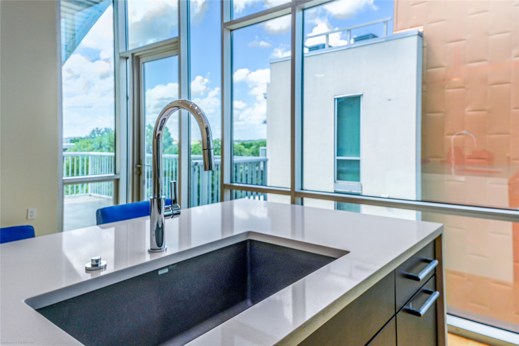 1600 Barton Springs Road, Unit 5601 Austin, TX 78704 - Photo 15 of 38 Doing the dishes never looked so good!