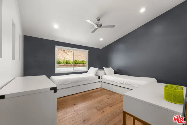 $7,949 | 20159 Hatteras Street, Unit 20157, Woodland Hills, CA 91367