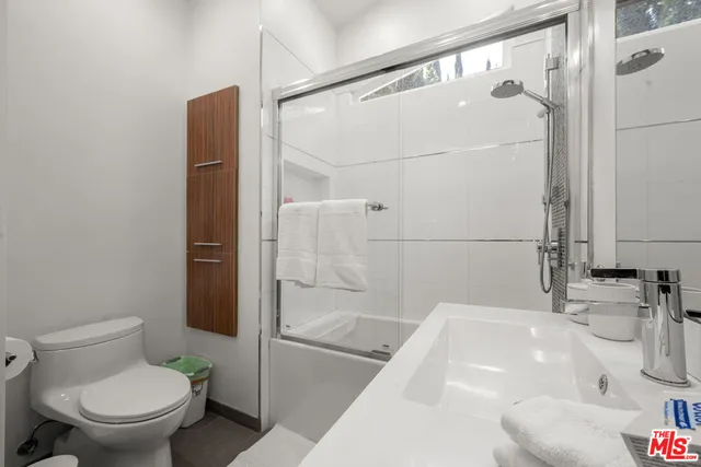 $7,949 | 20159 Hatteras Street, Unit 20157, Woodland Hills, CA 91367