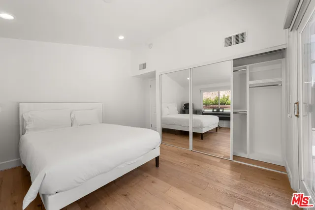 $7,949 | 20159 Hatteras Street, Unit 20157, Woodland Hills, CA 91367