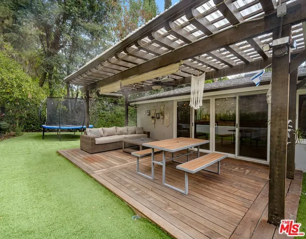 $7,949 | 20159 Hatteras Street, Unit 20157, Woodland Hills, CA 91367