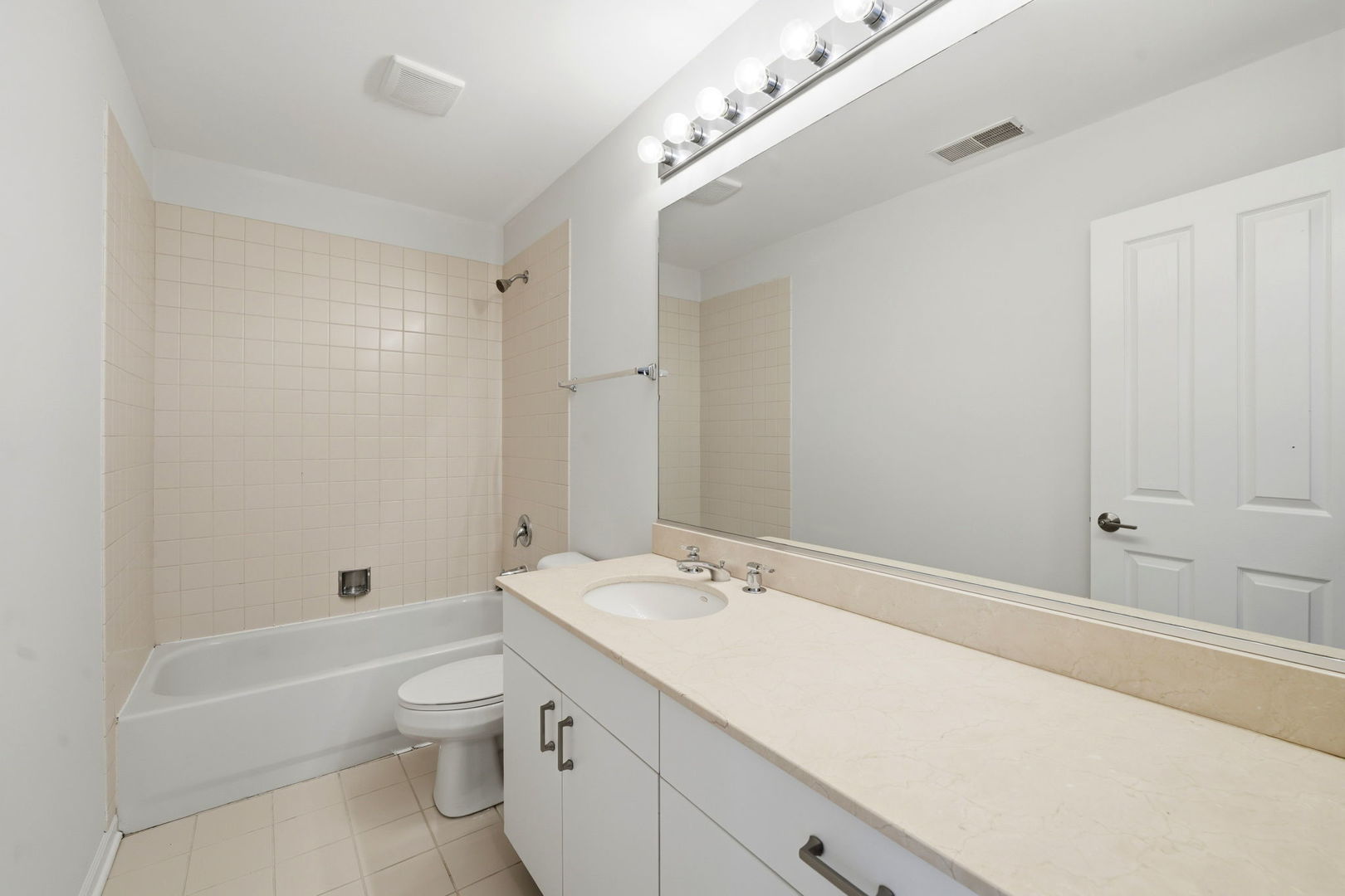 1156 North Howe Street, Unit C Chicago, IL 60610 - Photo 13 of 18