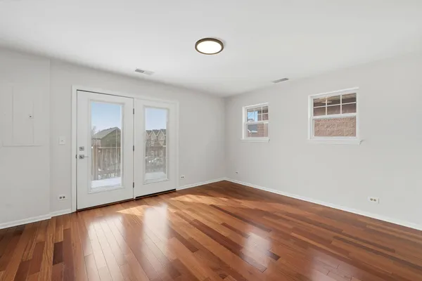 $3,200 | 1156 North Howe Street, Unit C, Chicago, IL 60610