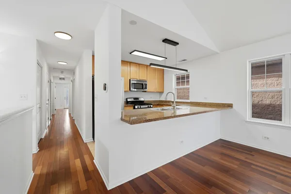 $3,200 | 1156 North Howe Street, Unit C, Chicago, IL 60610