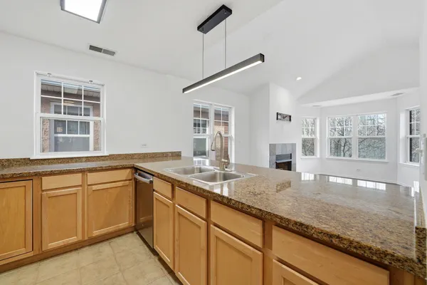 $3,200 | 1156 North Howe Street, Unit C, Chicago, IL 60610