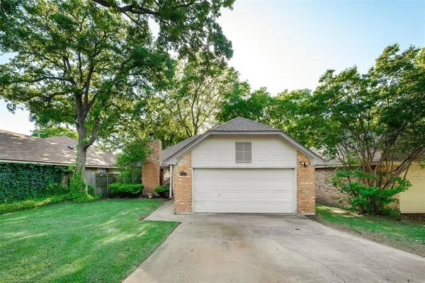 $2,295 | 6108 Paradise Drive, Arlington, TX 76001