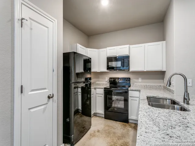 $1,595 | 7935 Dial Ike Drive, Unit 402, San Antonio, TX 78218