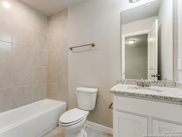 $1,595 | 7935 Dial Ike Drive, Unit 402, San Antonio, TX 78218