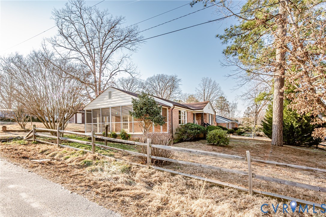 6048 Gainford Road Richmond, VA 23234 - Photo 16 of 83 Single story home with a sunroom, a fenced front y