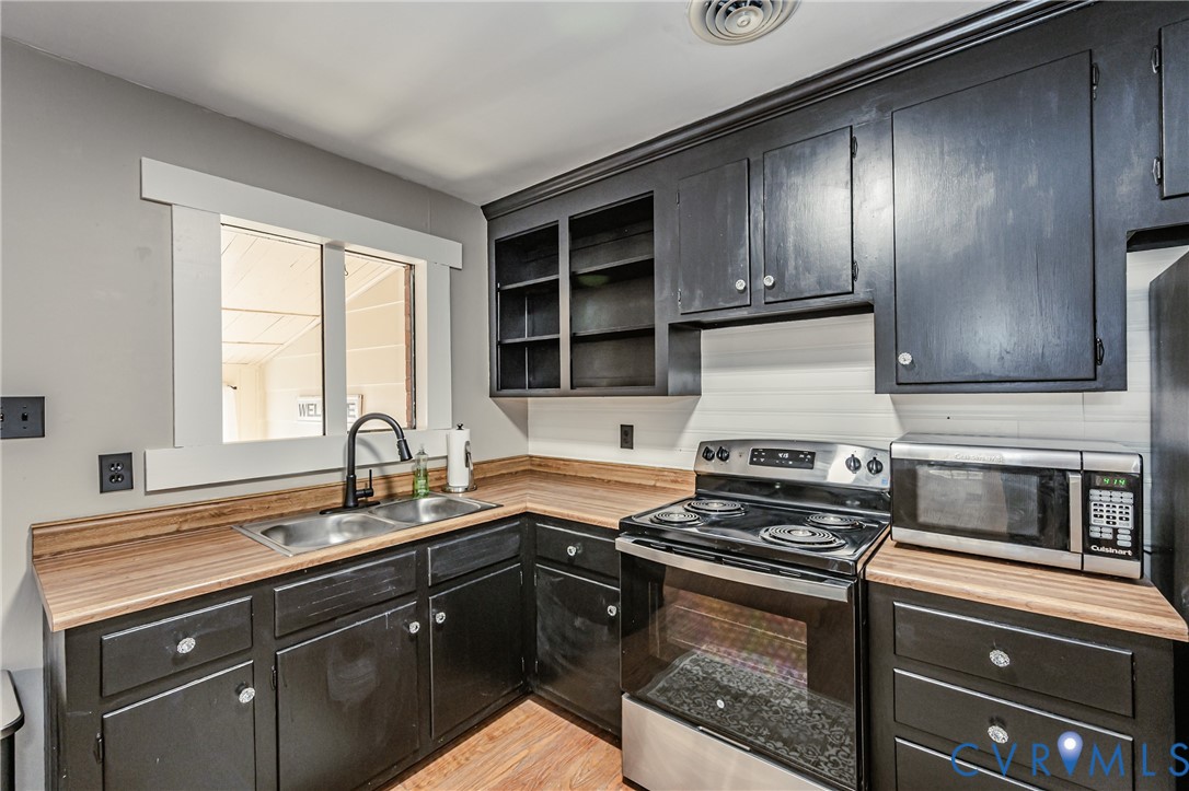 6048 Gainford Road Richmond, VA 23234 - Photo 47 of 83 Kitchen with dark cabinets, stainless steel applia