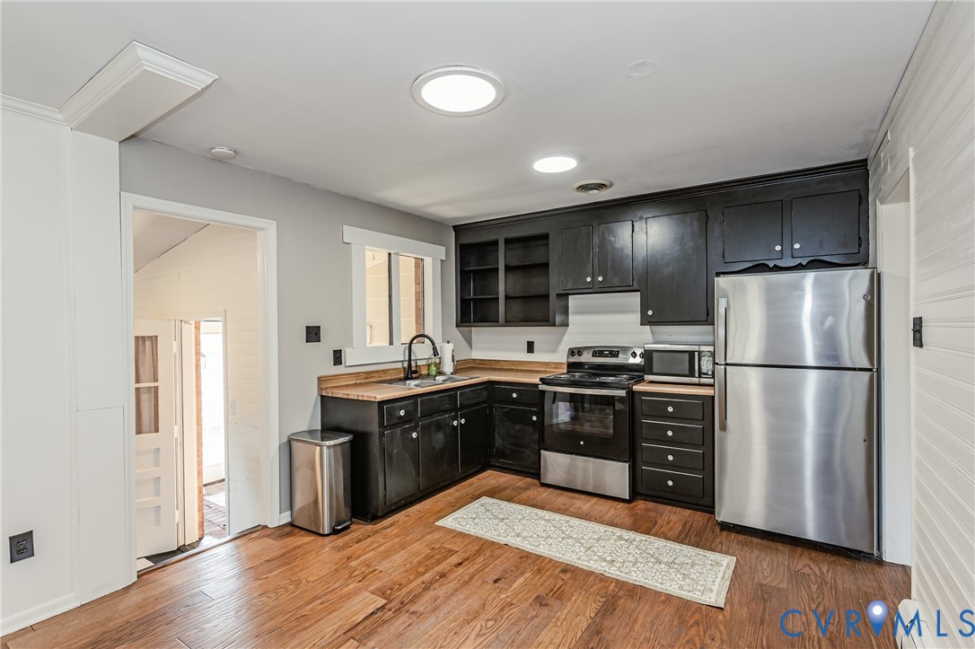 6048 Gainford Road Richmond, VA 23234 - Photo 48 of 83 Kitchen featuring stainless steel appliances, dark