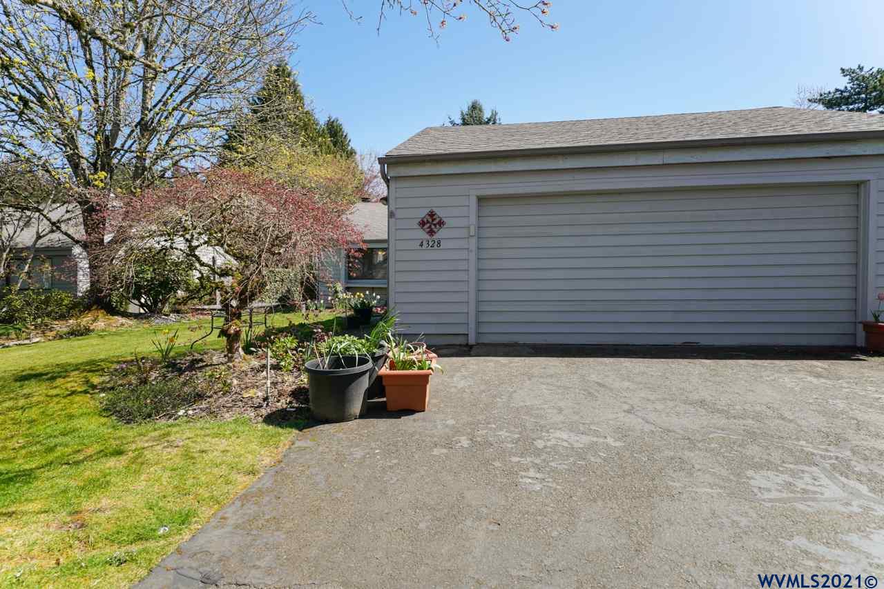 4328 Lone Oak Road Southeast Salem, OR 97302 - Photo 2 of 30