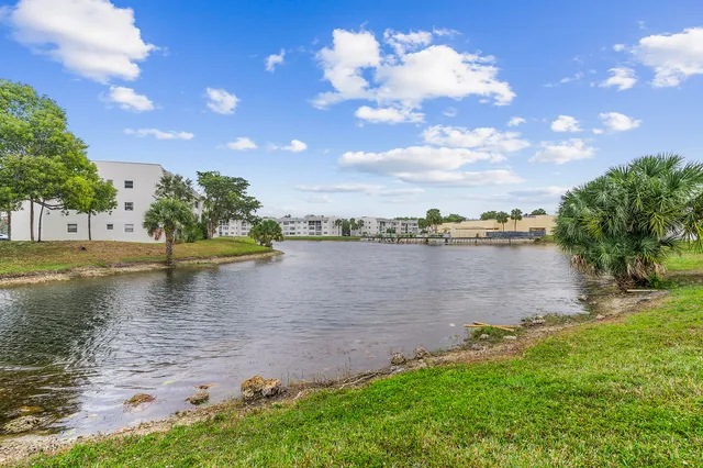 a picture of a wall with a white wall