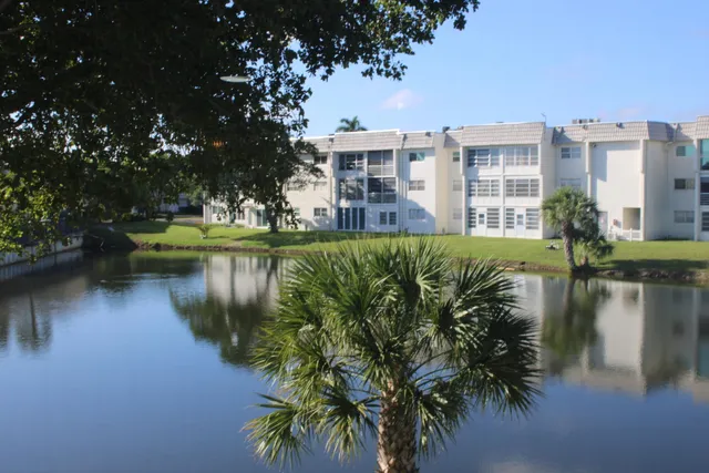 $1,650 | 8130 Sunrise Lakes Boulevard, Unit 211, Sunrise, FL 33322