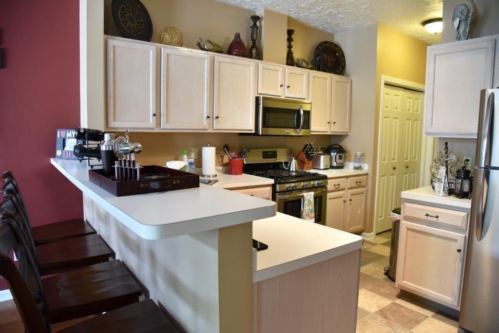 56 Stone Ridge Boulevard, Unit CONDO Hermitage, PA 16148 - Photo 5 of 14 Enjoy cooking and entertaining friends and family at the bar area. All appliances are included