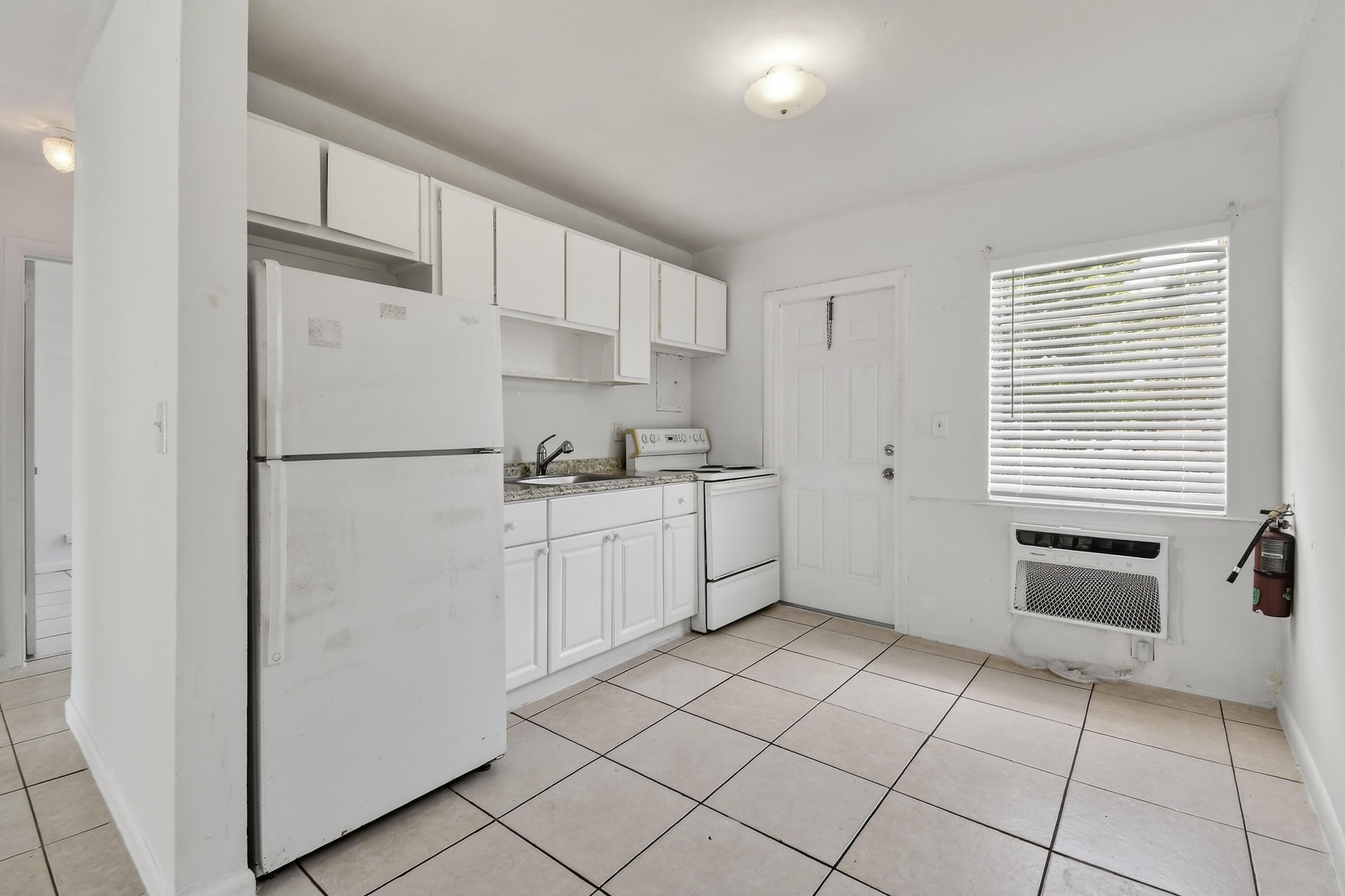 1172 West 34th Street, Unit 1 Riviera Beach, FL 33404 - Photo 4 of 17 1172W34thSt#2(9)