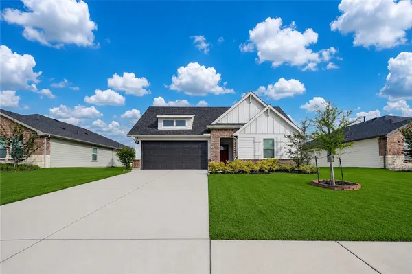 $2,400 | 2732 Misty Elm Lane, Rosenberg, TX 77469